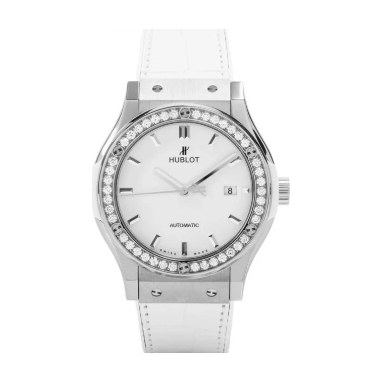 Classic Fusion Benzel Diamond White 42mm chính hãng tại Titan Timepieces